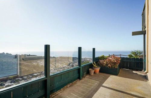 Mountain View 2BR Retreat with Private Deck - Foto 44