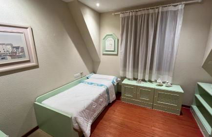 Chalet con piscina y 2000 m de jardín - Foto 3