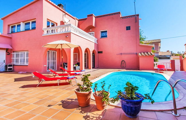 5 bedroom House in Castelló d'Empúries with private pool and garden - Photo 1