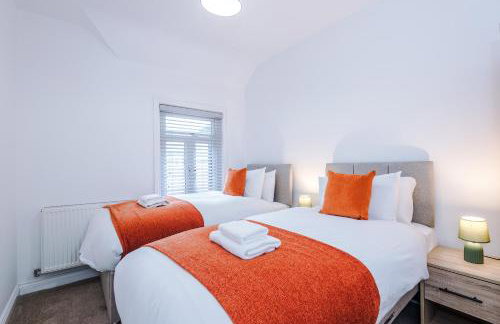 Modern 3 Bedroom House Perfect for Short and Long Stays - Foto 5