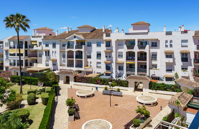 2 bedroom Apartment in Marbella with swimming pool - Photo 30