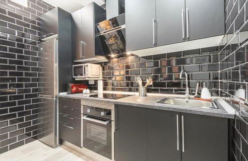 Madrid Río Apartment - Photo 10