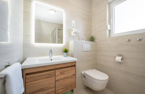 Poolside Hideout Apartments - Photo 77