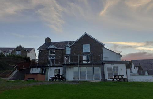 Bryncarnedd Farmhouse - Photo 1