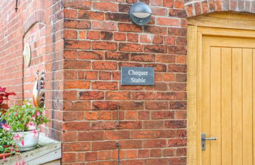 Chequer Stable - Photo 3