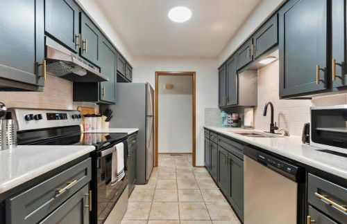 3 Bed 2 Bath Home w 2 Car Garage & Fitness Room - Foto 9