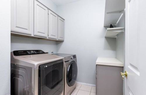 RARE FIND! Private Pool Hot Tub Spa Game Room Pool Heat Available Spring Special! - Foto 53