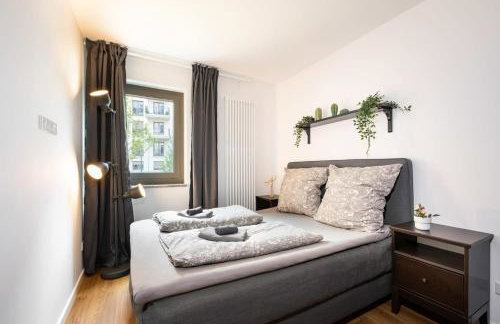 Urban Apartment with 2 Bedrooms - Photo 2