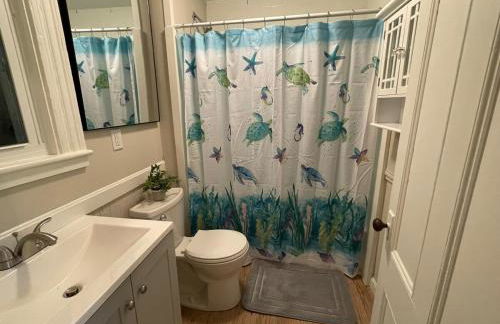 2 BR City Sanctuary - 5 Mins to Historical Salem! - Photo 23