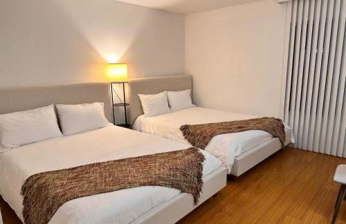 Venice Beach Lux Retreat Coastal Apartment Haven - Photo 15