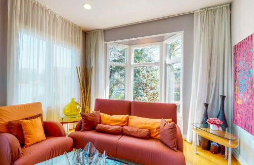 Deck and Private Dock! Winchester Creek Estate - Foto 7