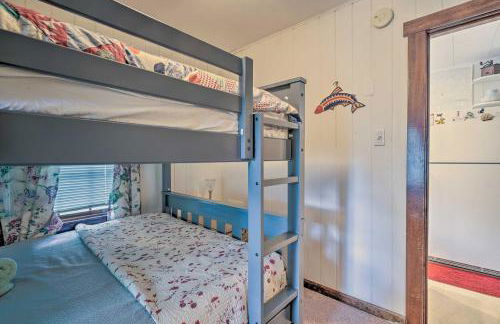 Dog-Friendly Waretown Home with Furnished Deck! - Foto 18