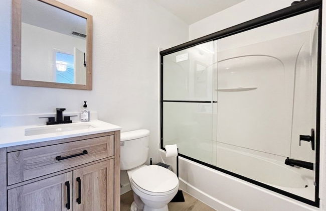 Secret Tunnel House 6 Bedroom Home by RedAwning - Foto 43