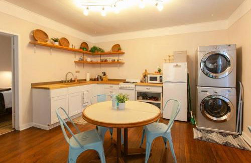 Classic & Cozy Apartments - Parking & Close to DW - Foto 7