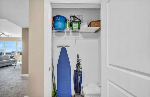 21st Floor Penthouse | Amazing Views of Downtown! - Photo 33