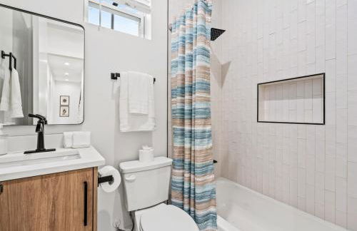 New Modern Dallas Skyline Rooftop Firepit and a Garage - Foto 9