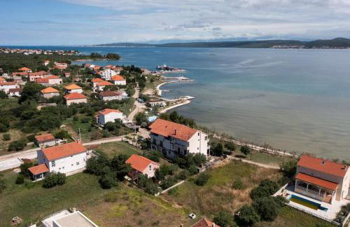 Whole estate just for you, 20m from sandy beach - Photo 39