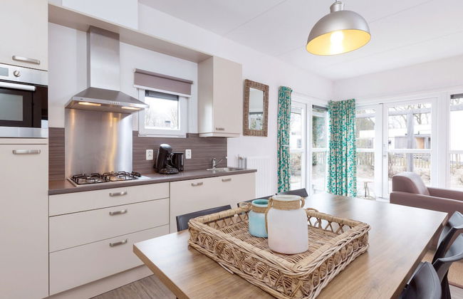 Detached Single Story Holiday Home Near the Sea - Photo 4