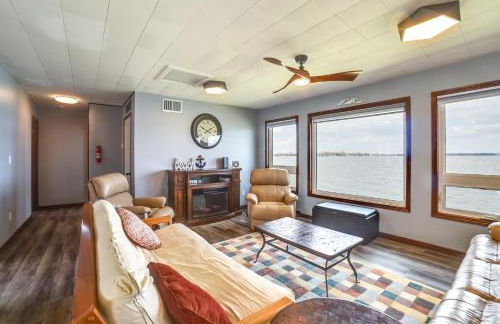 BBQ Ready Lakefront Retreat in Watertown - Foto 4