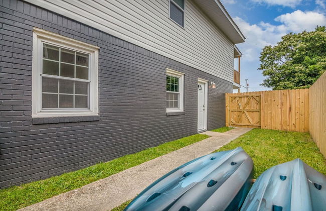 The Graceful Pelican Lakeview w Kayaks and Trail - Foto 28