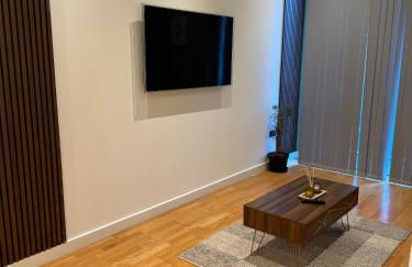 Modern Central Manchester Condo Next To AO Arena - Parking - Local Attractions - Foto 10