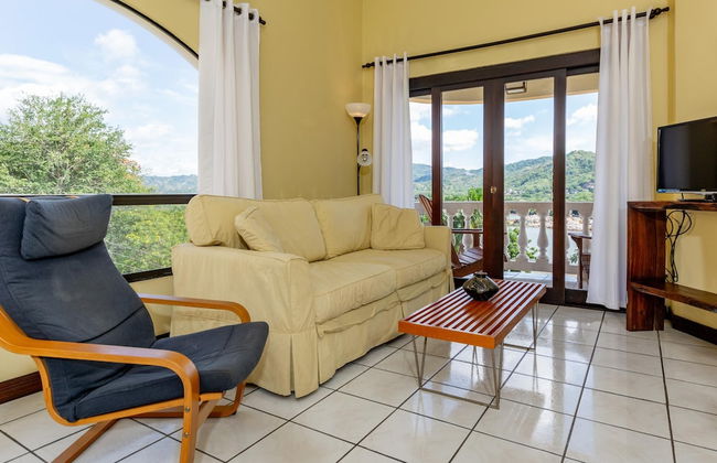 Birds-eye view of the ocean in nicely priced unit on top floor in Flamingo - Photo 9