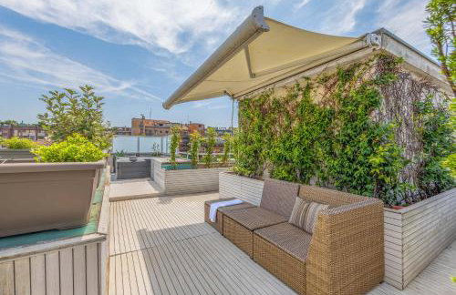 Milan Central Penthouse with Terraces, Jacuzzi & Garage - Foto 17