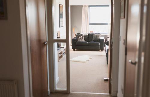 Lovely 2-Bed Flat Glasgow Harbour FREE parking - Pass the Keys - Foto 16