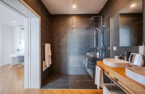 Vila Aguarelas with pool by Stay Madeira Island - Foto 34