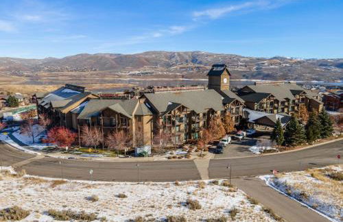Top Floor Deer Valley Gondola Lakefront Condo- Great views - Photo 39