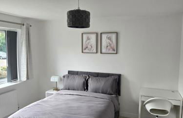 8 Bedroom House Sleeps 20 - Private Garden - Foto 35