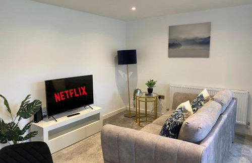 2-Bedroom Contractor Stay - Gated Parking & Fast WiFi - Photo 43