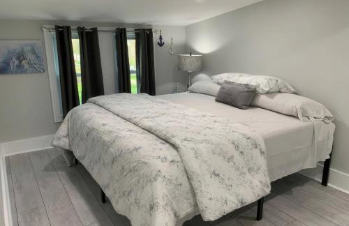 Cozy Coastal Retreat N Lake Ontario Sleeps 8 - Foto 14