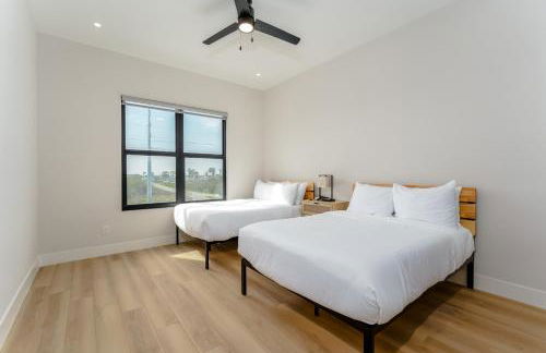 Waterfront Home with Pool Spacious Bay , Sleeps 16 - Foto 28