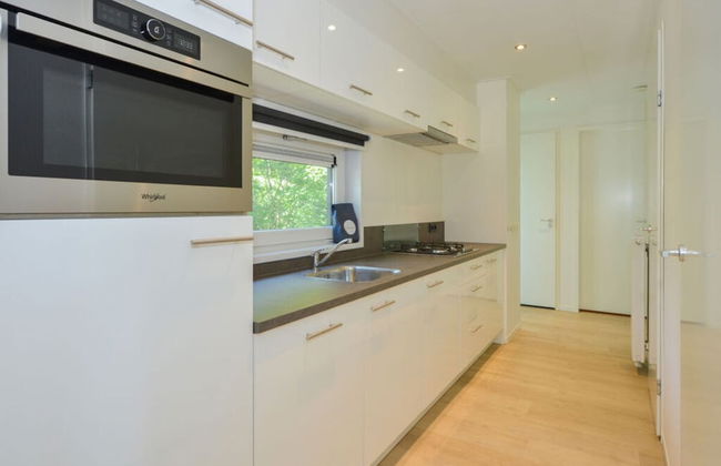 Pavilion 6 People With Storage Space - Photo 5