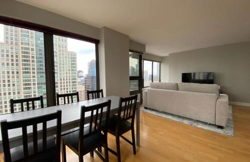 River North Magnificent Mile Condo, Lake and City Views, 43rd Floor Corner, Parking Included! - Foto 13