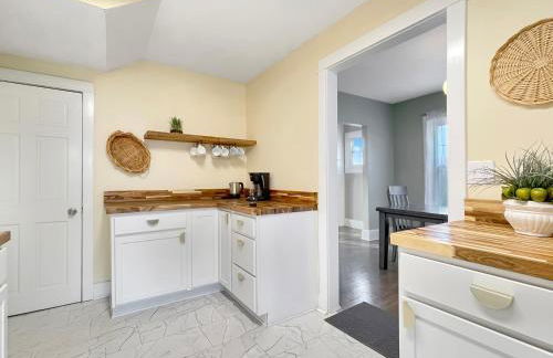 2BR Family Charmer Duplex near Drake - Foto 3