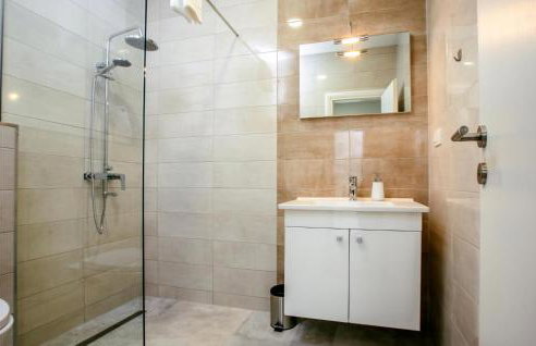 Nice Home In Donji Prolozac With Wifi - Foto 33