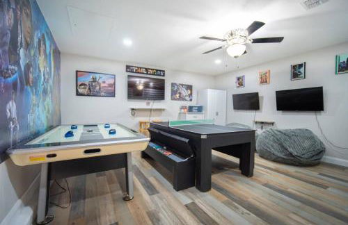 Family Home with Pool, Game Room, and Grill Near Disney - Foto 18
