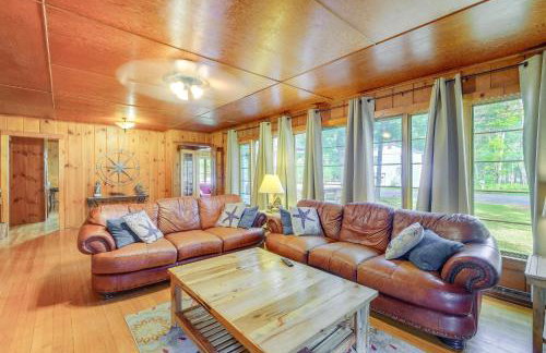 Rapid City Cottage with Patio Near Beach Access! - Foto 6