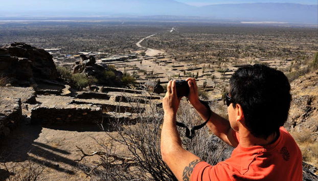 Contemplando e fotografando le rovine di Quilmes