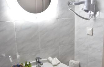 KyMa Studios and Suites - Photo 12