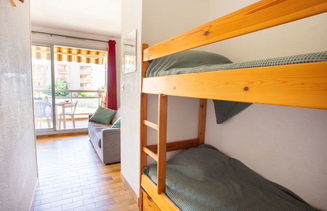 Apartment in Bormes-les-Mimosas with swimming pool and garden - Photo 4