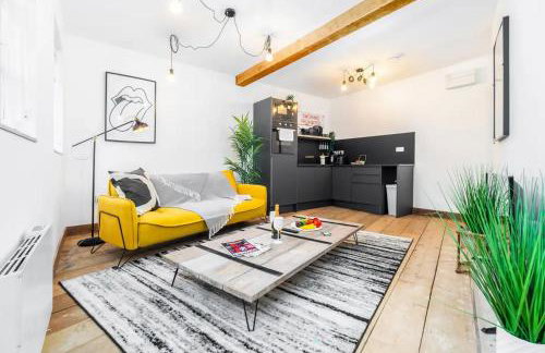 Stylish Apartment - Near City Centre - Smart TV- WIFI - Netfix - Parking - 2NT - Foto 2