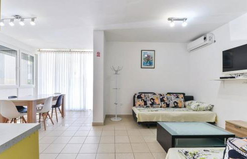 Beautiful vacation apartment Ivana in Novalja - Photo 11