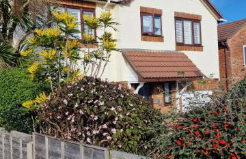 Spacious Seaside Home in Peaceful Coastal Setting - 5 Minutes Walk to the Beach - Foto 33