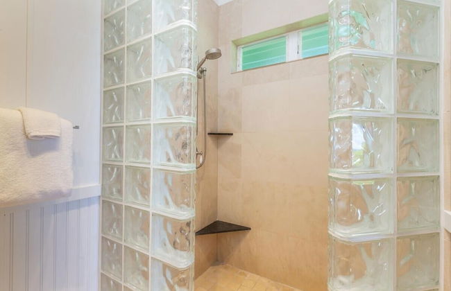 Camp Alealea 1 3 Bedroom Home by RedAwning - Photo 27