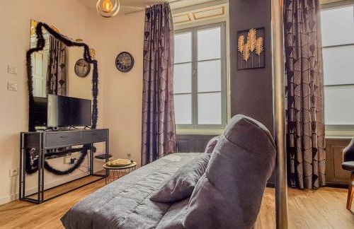 T2 en centre-ville d'Illiers-Combray - parking- lit king size - terrasse - Foto 4