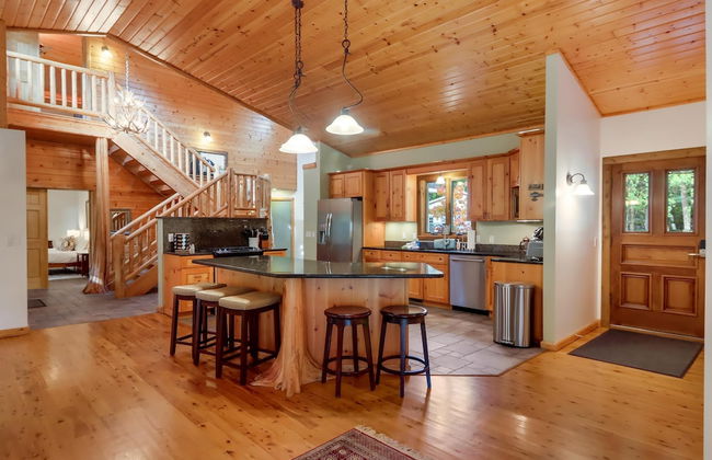 Boardman Monarch Upscale River Lodge HOT Tub! - Foto 37