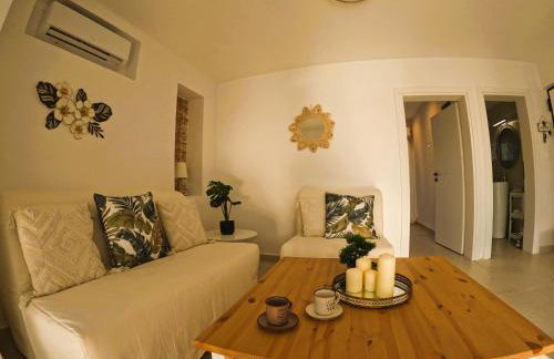 Stylish Rooftop Retreat with Hot Tub with Loutraki Beach - Foto 19